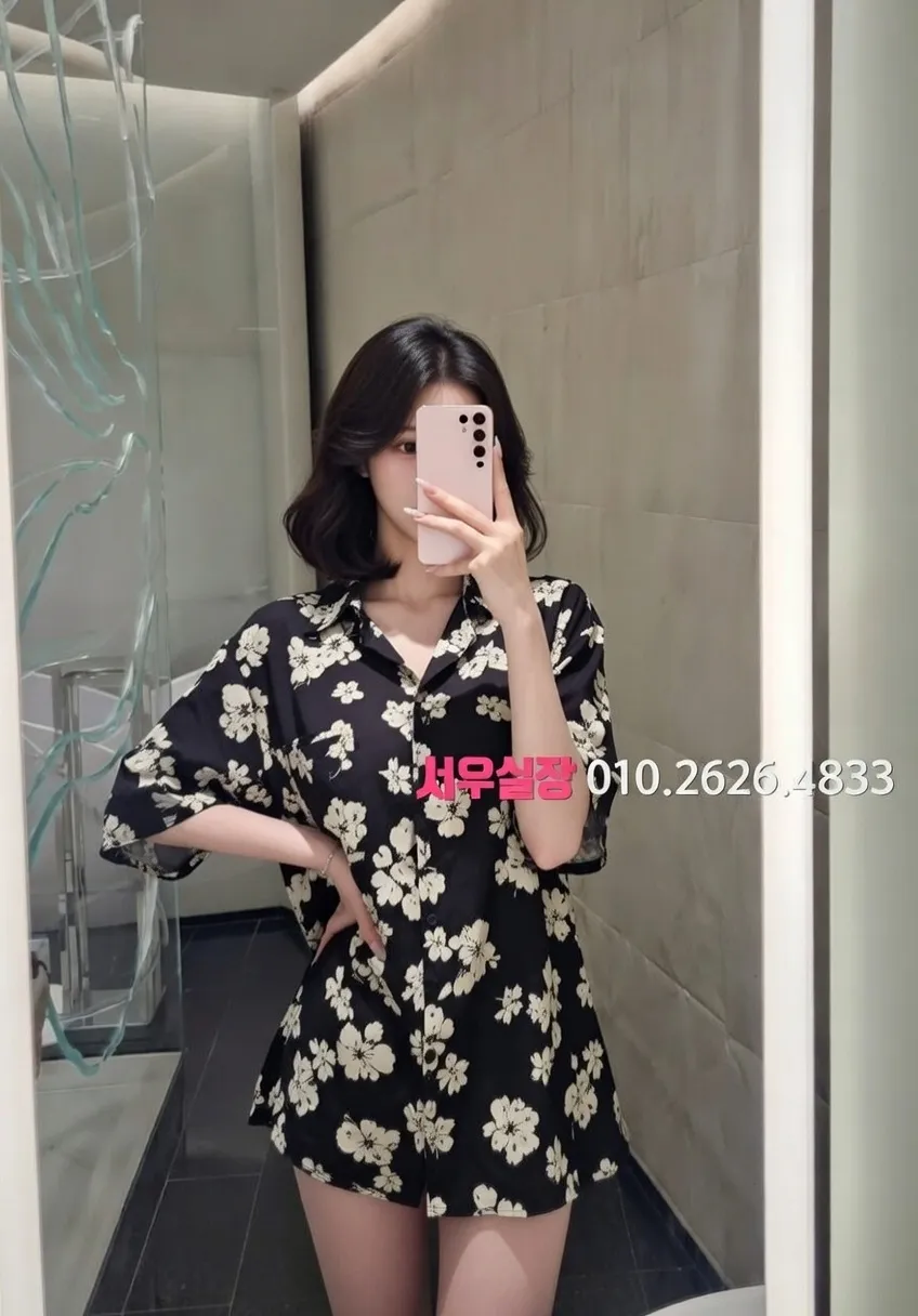 홍대 미러룸 프리미엄 라인업 8번 프로필