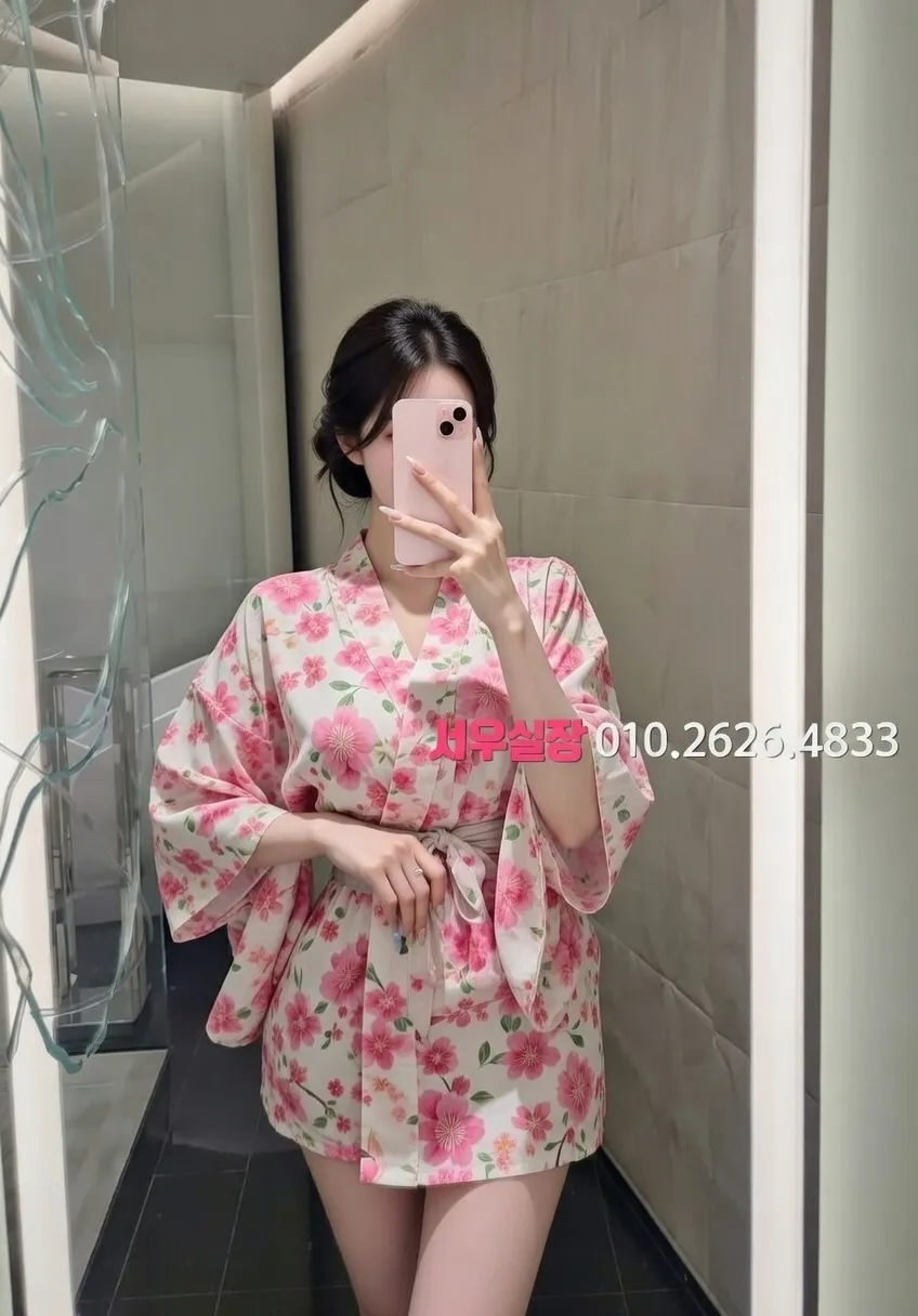 홍대 다국적노래방 프리미엄 라인업 13번 프로필